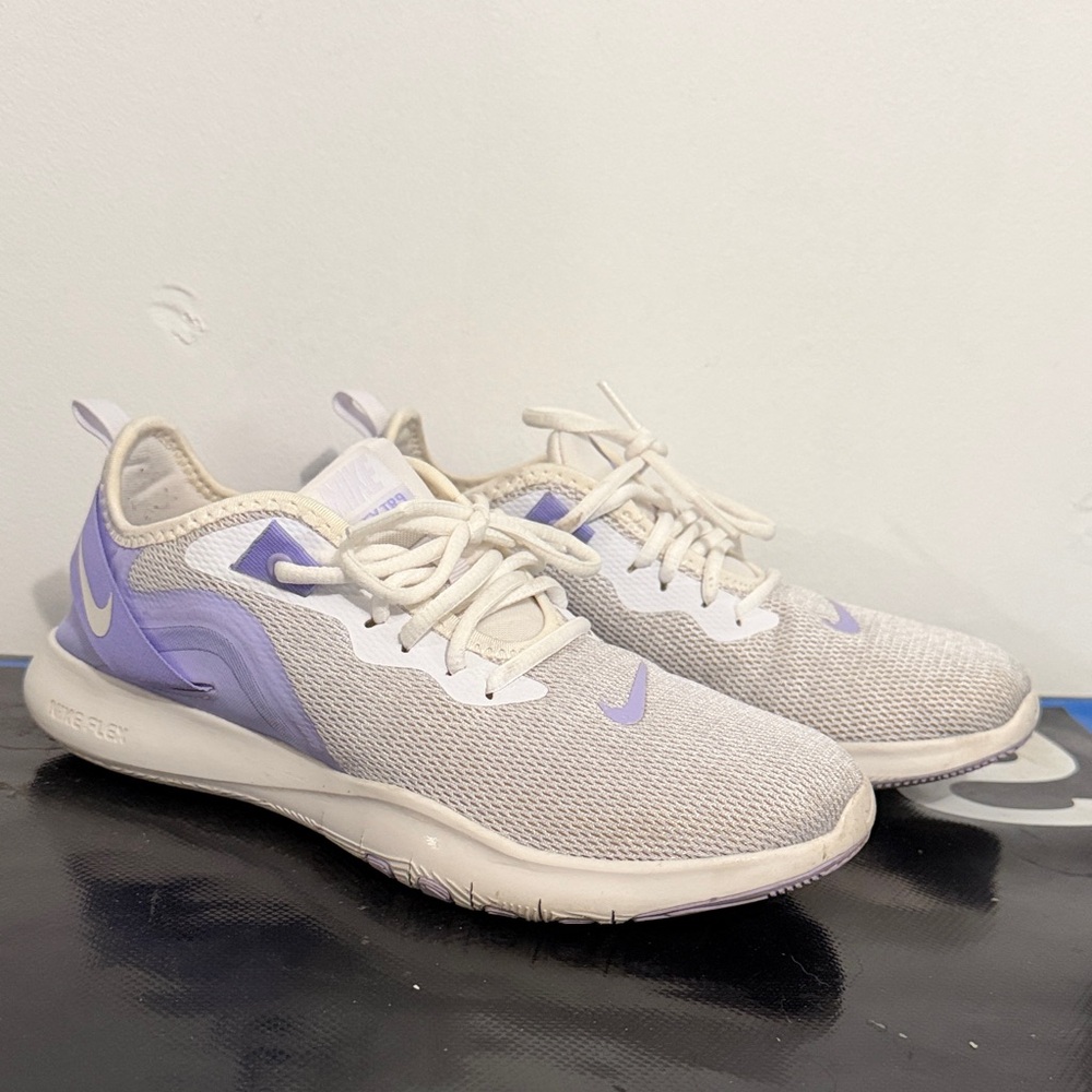Nike Women’s Cream & Lavender Athletic Sneakers TR9